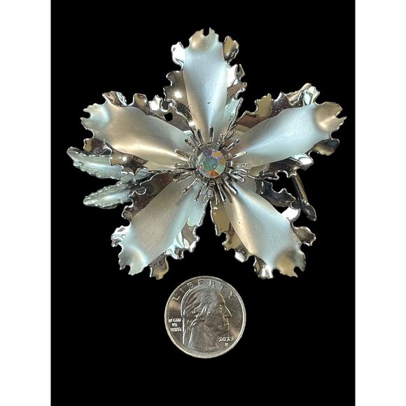 Vintage Silver Tone Aurora Borealis Rhinestone Center Flower Fashion Brooch Pin - Picture 5 of 5
